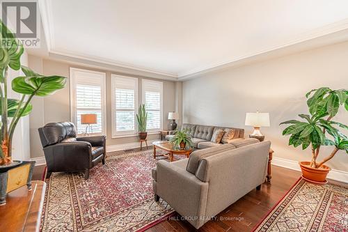 31 Plunkett Court, Barrie, ON - Indoor Photo Showing Living Room