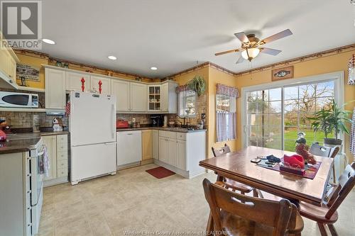 8950 Broderick Road, Lasalle, ON - Indoor Photo Showing Kitchen