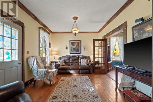 8950 Broderick Road, Lasalle, ON - Indoor Photo Showing Living Room