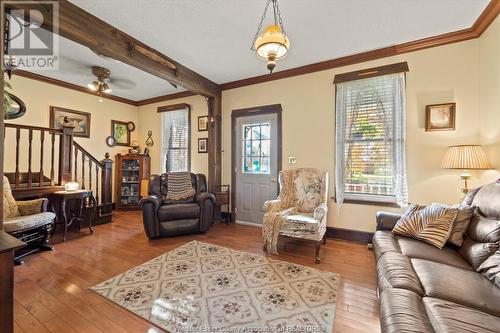 8950 Broderick Road, Lasalle, ON - Indoor Photo Showing Living Room