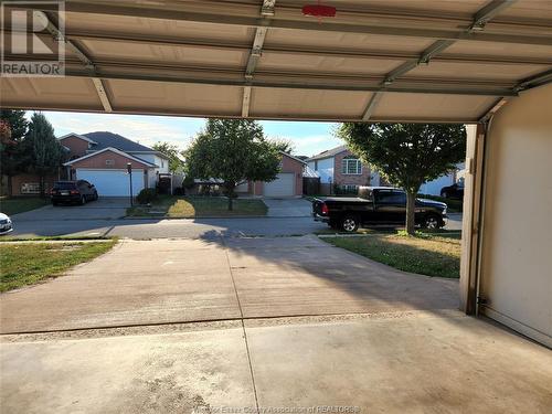 4662 Bunker Avenue, Windsor, ON - Indoor Photo Showing Garage