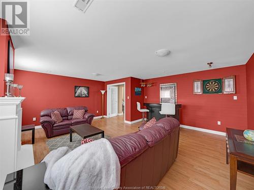 820 Green Valley Drive, Tecumseh, ON - Indoor Photo Showing Living Room