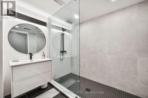 344 Dalewood Drive, Oakville, ON - Indoor Photo Showing Bathroom