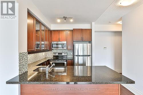 910 - 151 Upper Duke Crescent, Markham, ON - Indoor Photo Showing Kitchen With Double Sink With Upgraded Kitchen