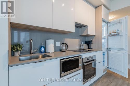 4007 - 28 Freeland St. Street, Toronto, ON - Indoor Photo Showing Kitchen