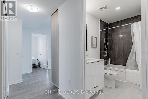 4007 - 28 Freeland St. Street, Toronto, ON - Indoor Photo Showing Bathroom