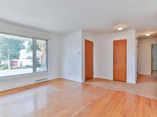 Living room - 12735 38E Avenue, Montréal (Rivière-Des-Prairies/Pointe-Aux-Trembles), QC - Indoor Photo Showing Other Room