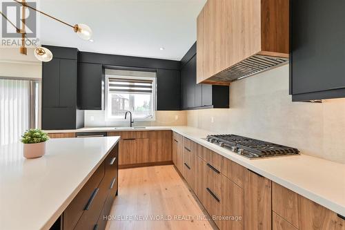 127 Greenwood Road, Whitchurch-Stouffville, ON - Indoor Photo Showing Kitchen With Upgraded Kitchen