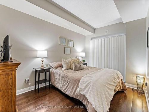 306-1121 Bay St, Toronto, ON - Indoor Photo Showing Bedroom