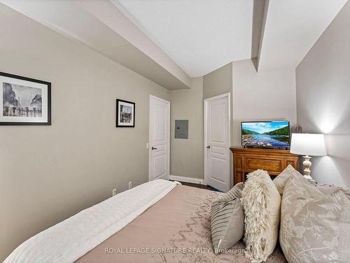 306-1121 Bay St, Toronto, ON - Indoor Photo Showing Bedroom