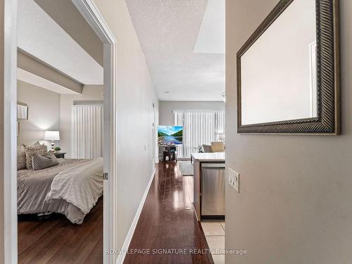 306-1121 Bay St, Toronto, ON - Indoor Photo Showing Bedroom