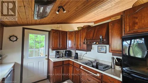 100 Whippoorwill Road, Northern Bruce Peninsula, ON - Indoor Photo Showing Kitchen