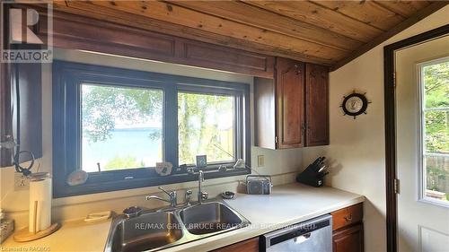 100 Whippoorwill Road, Northern Bruce Peninsula, ON - Indoor Photo Showing Kitchen With Double Sink