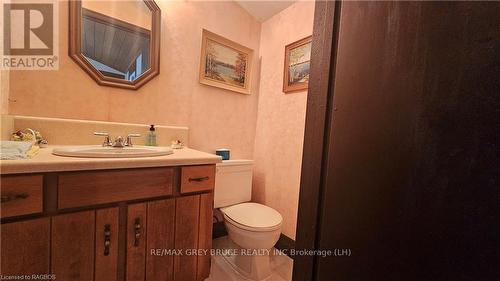 100 Whippoorwill Road, Northern Bruce Peninsula, ON - Indoor Photo Showing Bathroom