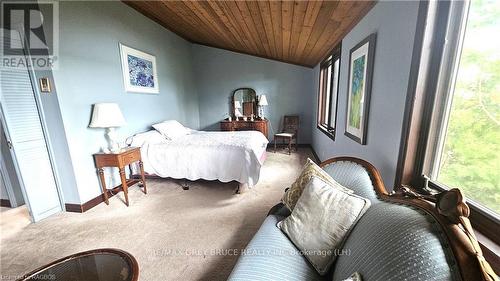 100 Whippoorwill Road, Northern Bruce Peninsula, ON - Indoor Photo Showing Bedroom