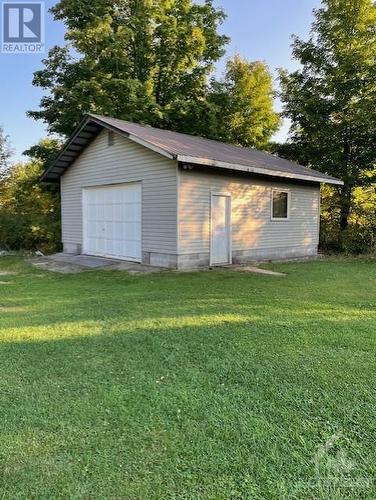 single oversized 20'X24' detached garage with 12' o/h door - 1657 7Th Line Road, Carleton Place, ON - Outdoor