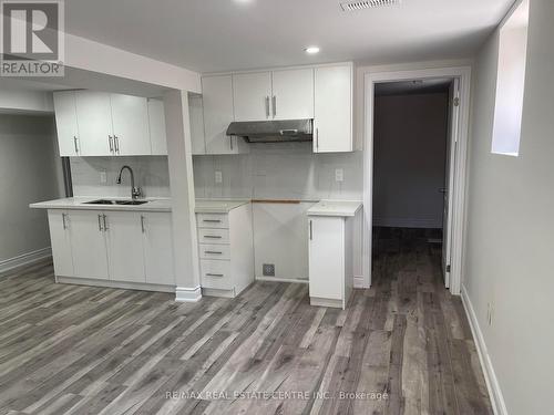 8 Governor Grove Crescent, Brampton (Brampton South), ON - Indoor Photo Showing Kitchen