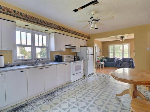 Kitchen - 708 Av. Dallaire, Rouyn-Noranda, QC - Indoor Photo Showing Kitchen