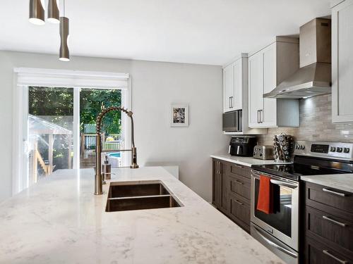 Cuisine - 1810 51E Avenue (P.-A.-T.), Montréal (Rivière-Des-Prairies/Pointe-Aux-Trembles), QC - Indoor Photo Showing Kitchen With Double Sink