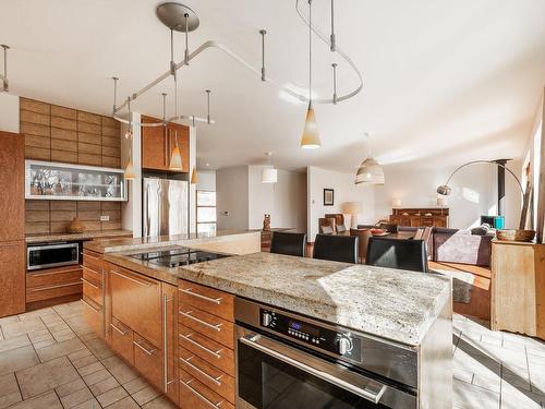 Kitchen - 1470 Rue Des Alouettes, Saint-Bruno-De-Montarville, QC - Indoor Photo Showing Kitchen With Double Sink With Upgraded Kitchen