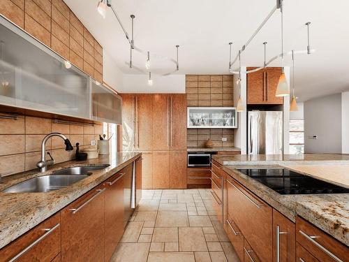 Kitchen - 1470 Rue Des Alouettes, Saint-Bruno-De-Montarville, QC - Indoor Photo Showing Kitchen With Double Sink