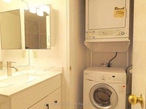 1145-5 Everson Dr, Toronto, ON - Indoor Photo Showing Laundry Room