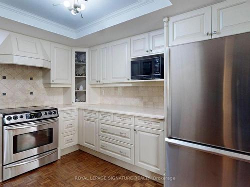 704-3900 Yonge St, Toronto, ON - Indoor Photo Showing Kitchen