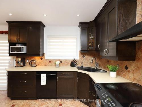 32 Coniston Ave, Brampton, ON - Indoor Photo Showing Kitchen