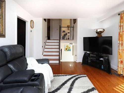 32 Coniston Ave, Brampton, ON - Indoor Photo Showing Living Room