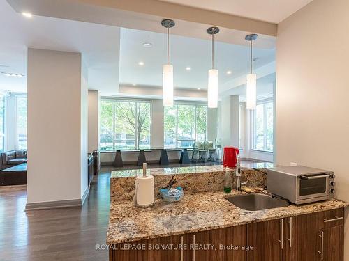 217-3525 Kariya Dr, Mississauga, ON - Indoor Photo Showing Kitchen With Upgraded Kitchen