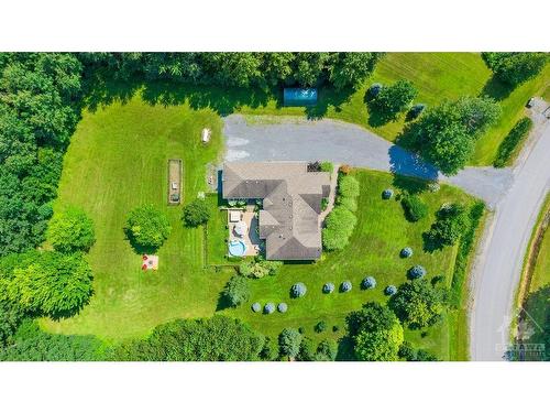 132 Country Carriage Way, Ottawa, ON 