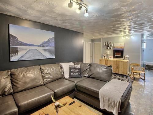 Salle familiale - 922 Rue Carpentier, Amos, QC - Indoor Photo Showing Living Room With Fireplace