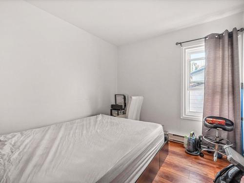 Bedroom - 189  - 191 Rue St-Louis, Beaupré, QC - Indoor Photo Showing Bedroom