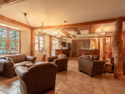 Reception area - 4273 Route Des Tulipes, La Conception, QC - Indoor Photo Showing Living Room