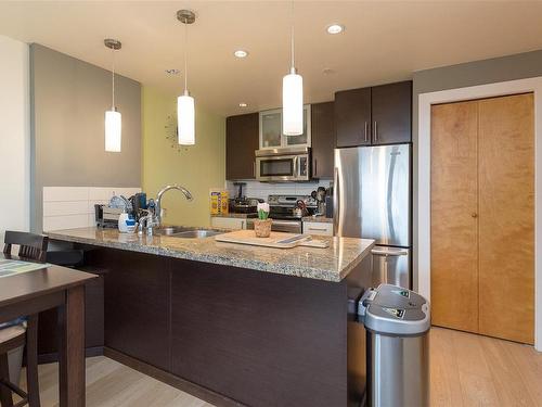 530-2745 Veterans Memorial St, Langford, BC - Indoor Photo Showing Kitchen With Stainless Steel Kitchen With Double Sink With Upgraded Kitchen