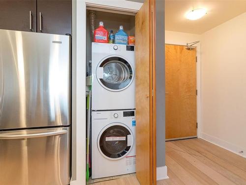 530-2745 Veterans Memorial St, Langford, BC - Indoor Photo Showing Laundry Room