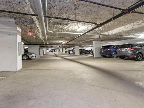 530-2745 Veterans Memorial St, Langford, BC - Indoor Photo Showing Garage