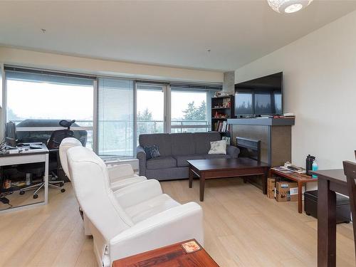 530-2745 Veterans Memorial St, Langford, BC - Indoor Photo Showing Living Room