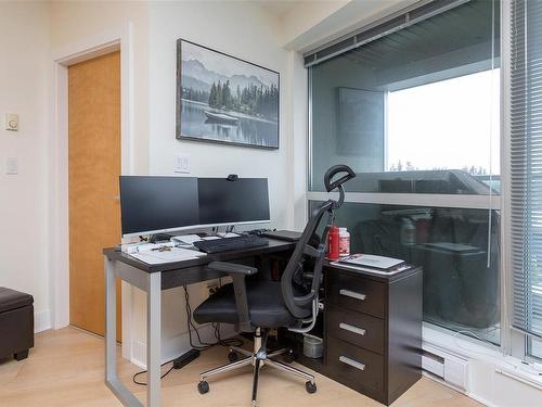 530-2745 Veterans Memorial St, Langford, BC - Indoor Photo Showing Office