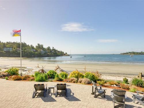 3905A Cadboro Bay Rd, Saanich, BC 