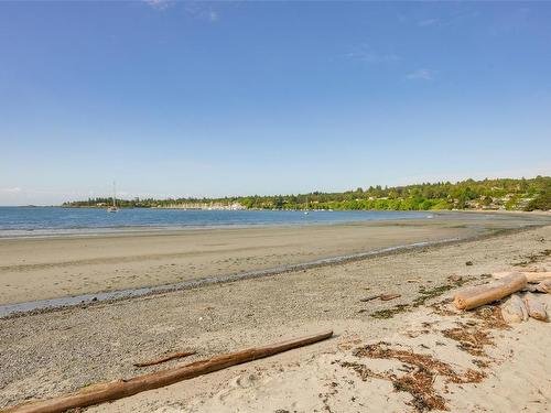 3905A Cadboro Bay Rd, Saanich, BC 