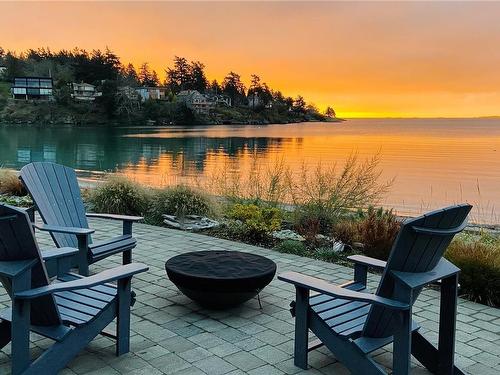 3905A Cadboro Bay Rd, Saanich, BC 