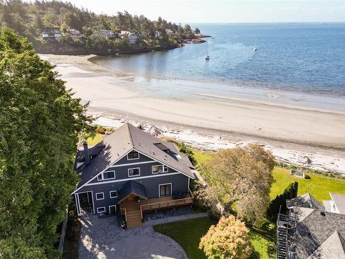 3905A Cadboro Bay Rd, Saanich, BC 