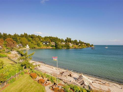 3905A Cadboro Bay Rd, Saanich, BC 