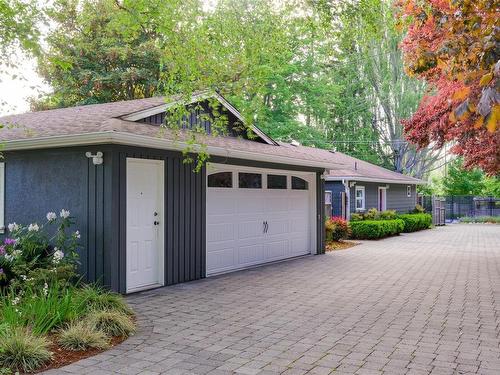 3905A Cadboro Bay Rd, Saanich, BC 