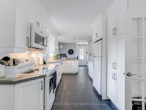 809 Annes St, Whitby, ON - Indoor Photo Showing Kitchen