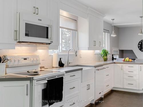 809 Annes St, Whitby, ON - Indoor Photo Showing Kitchen With Upgraded Kitchen