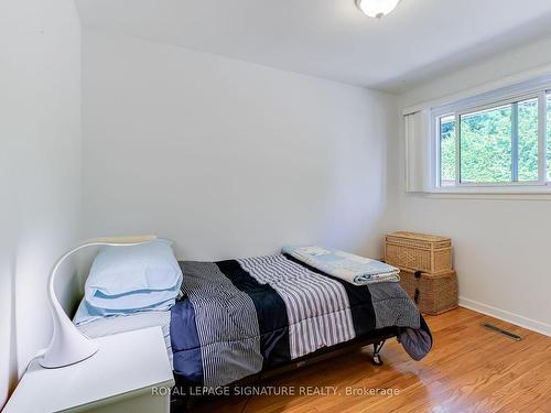 809 Annes St, Whitby, ON - Indoor Photo Showing Bedroom