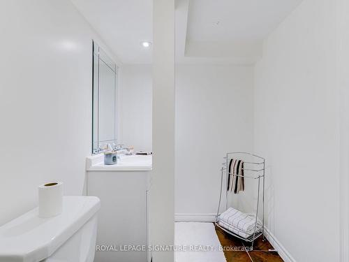 809 Annes St, Whitby, ON - Indoor Photo Showing Bathroom