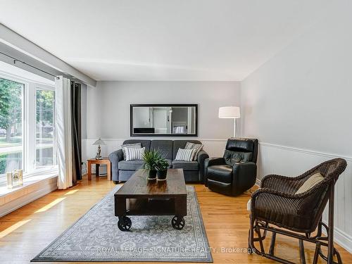 809 Annes St, Whitby, ON - Indoor Photo Showing Living Room